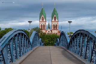 Freiburg im Breisgau_Wiwilibrücke,Herz-Jesu-Kirche